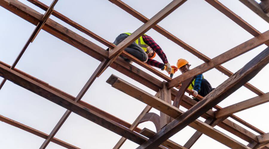 Professional gutter cleaning services in Dinuba, CA